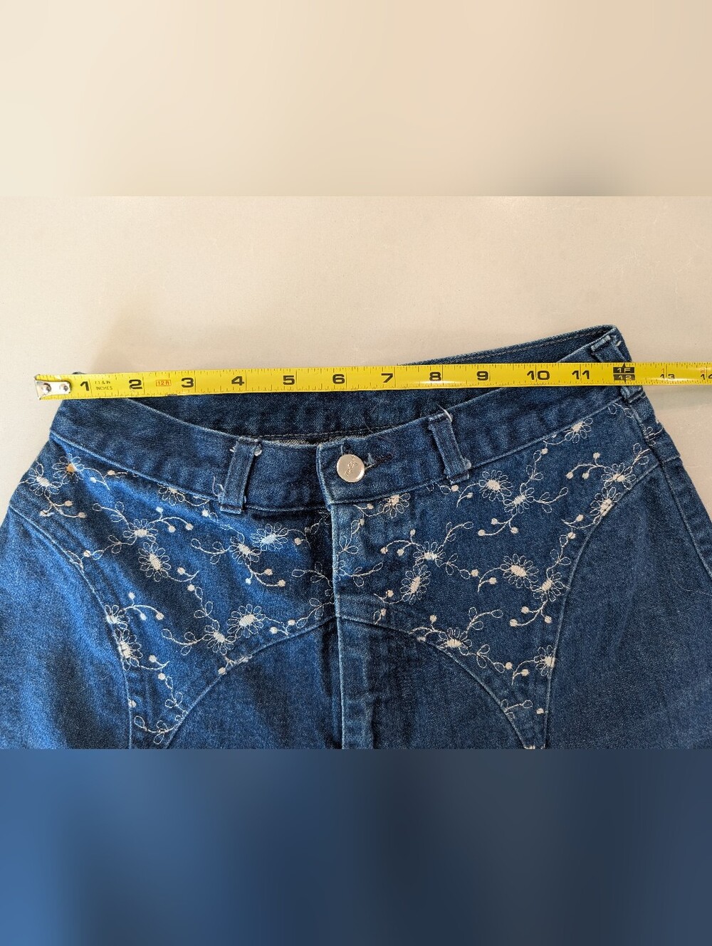 Vintage Ami High Rise Tapered Embroidered Jeans - Picture 4 of 9